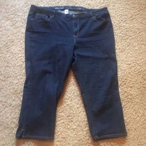 Dark wash stretchy denim capris